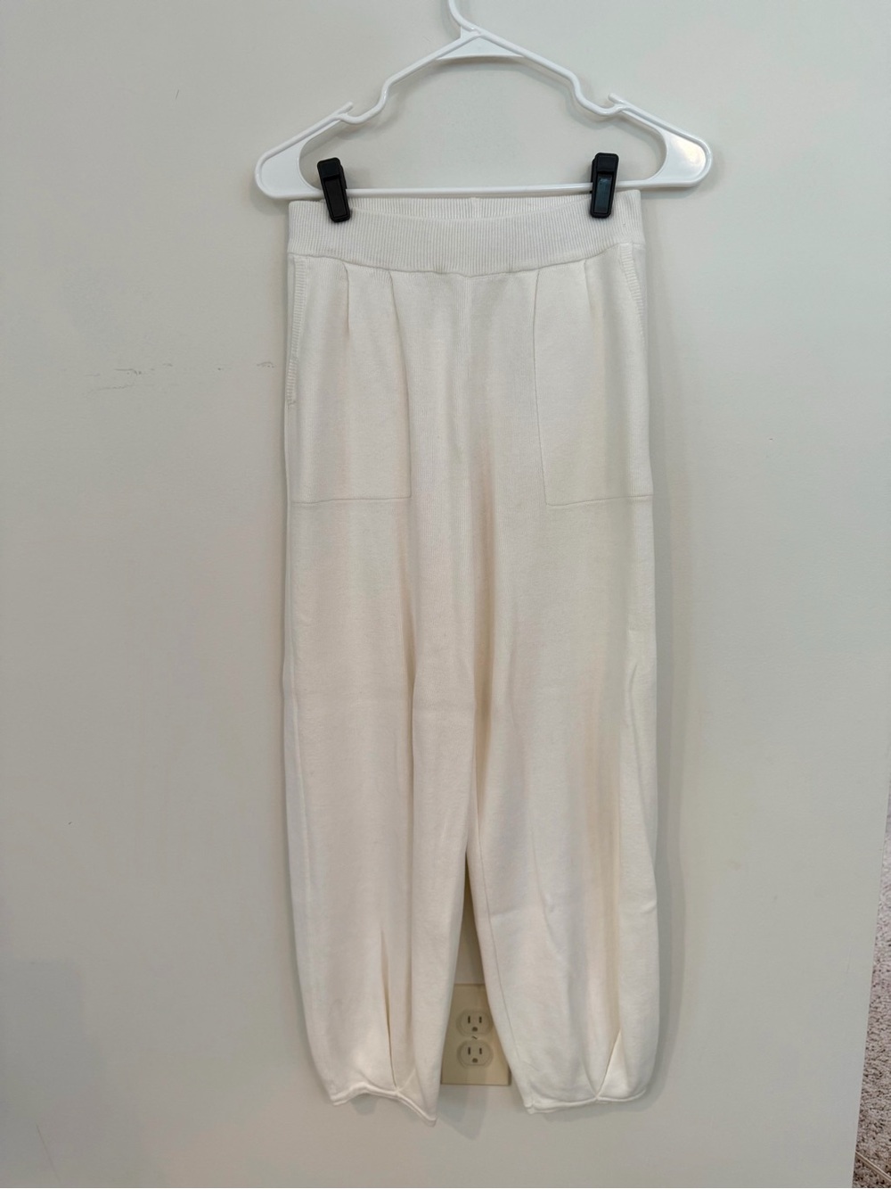 Women’s Small White/Cream Knit Pull-On Joggers